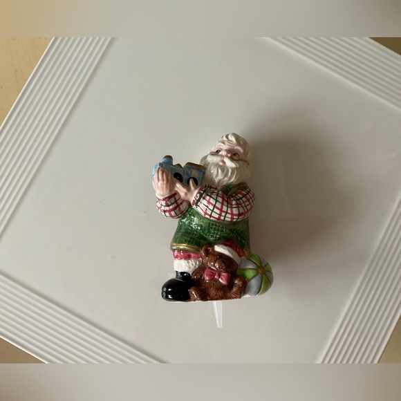 Santa In Workshop Platter Decoration 🧸 - Picture 6 of 6